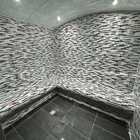 Otel Wolf Of The & *