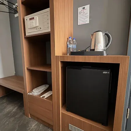 Wolf Of The City Hotel & Spa 호텔 *