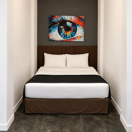 Wolf Of The & Hotel 3*