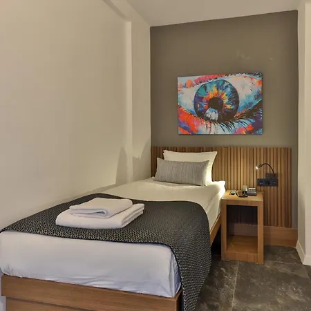 Wolf Of The City & Spa Hotell