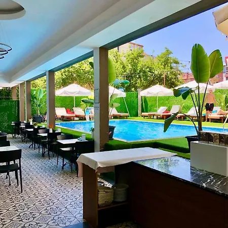 Wolf Of The City & Spa Hotell *