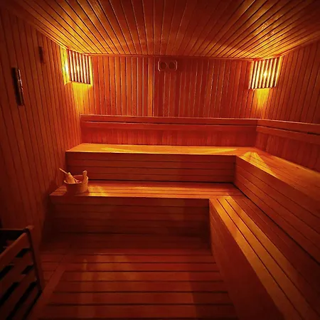 Hotell Wolf Of The City & Spa