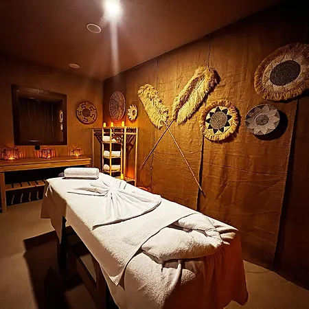 Wolf Of The City & Spa Hotell