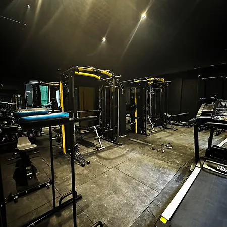 Hotel Wolf Of The & *